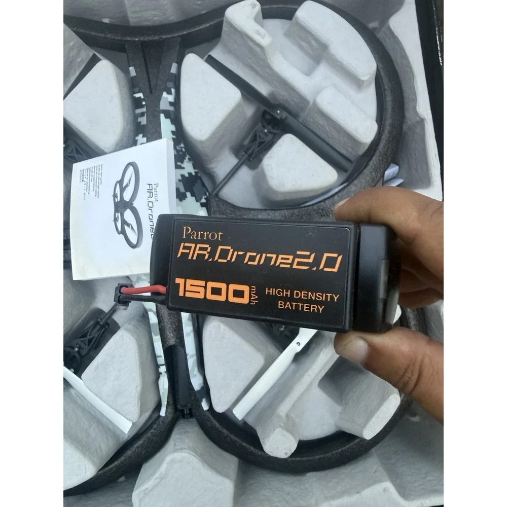 Parrot AR Drone 2.0 Power Edition /Looks Unused